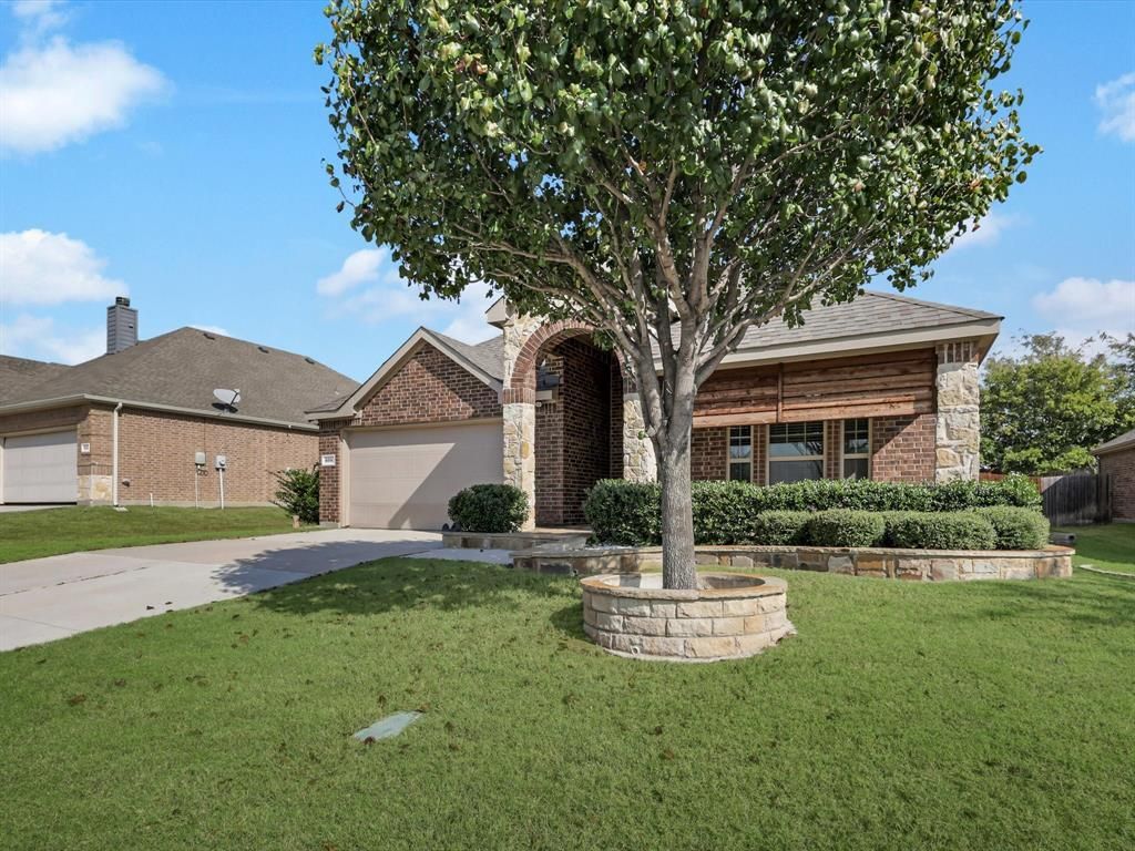 609 Racine Drive, Oak Point