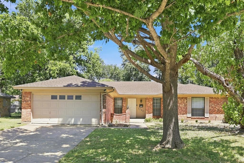 3204 Denbury Drive, Fort Worth