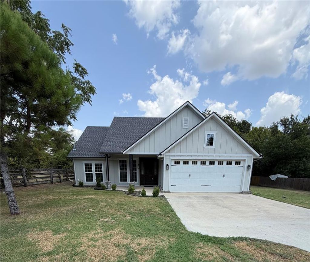 115 E 8th Street, Weatherford