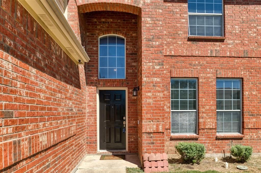 5140 Meandering Creek Court, Fort Worth