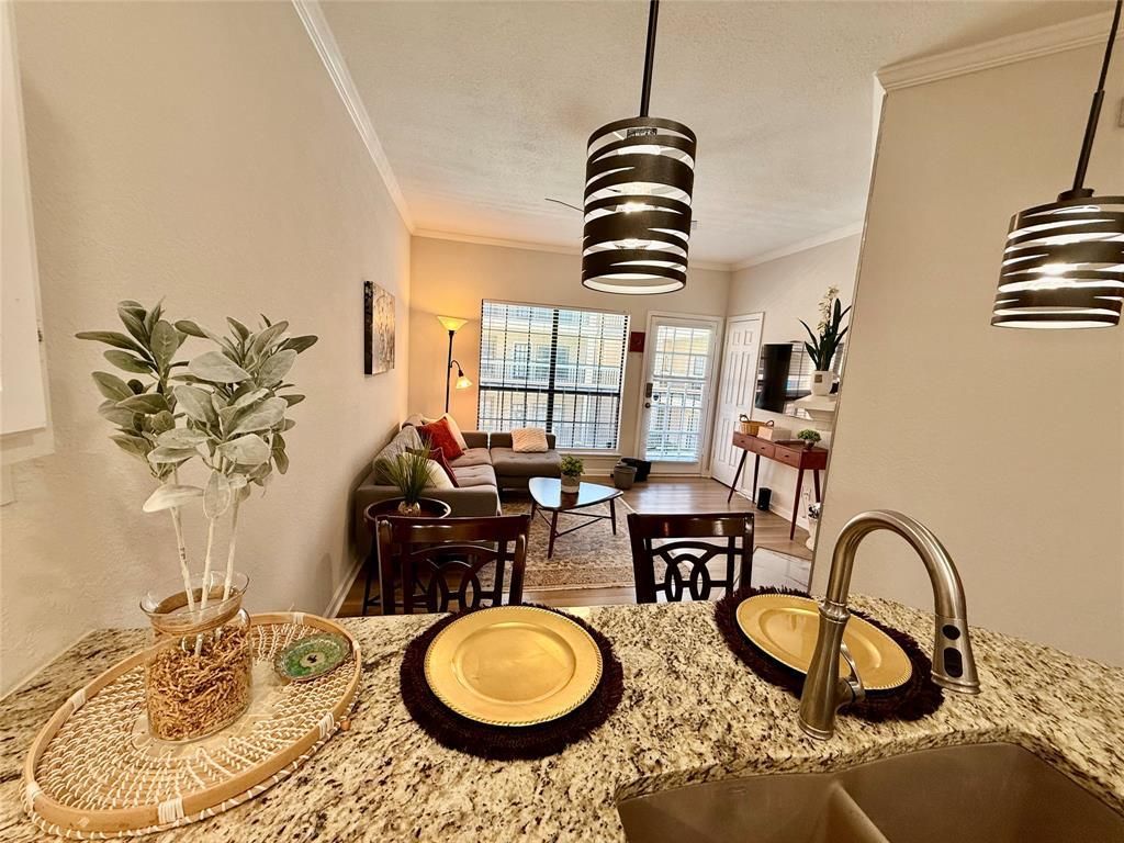 4800 W Lovers Lane 111, Dallas
