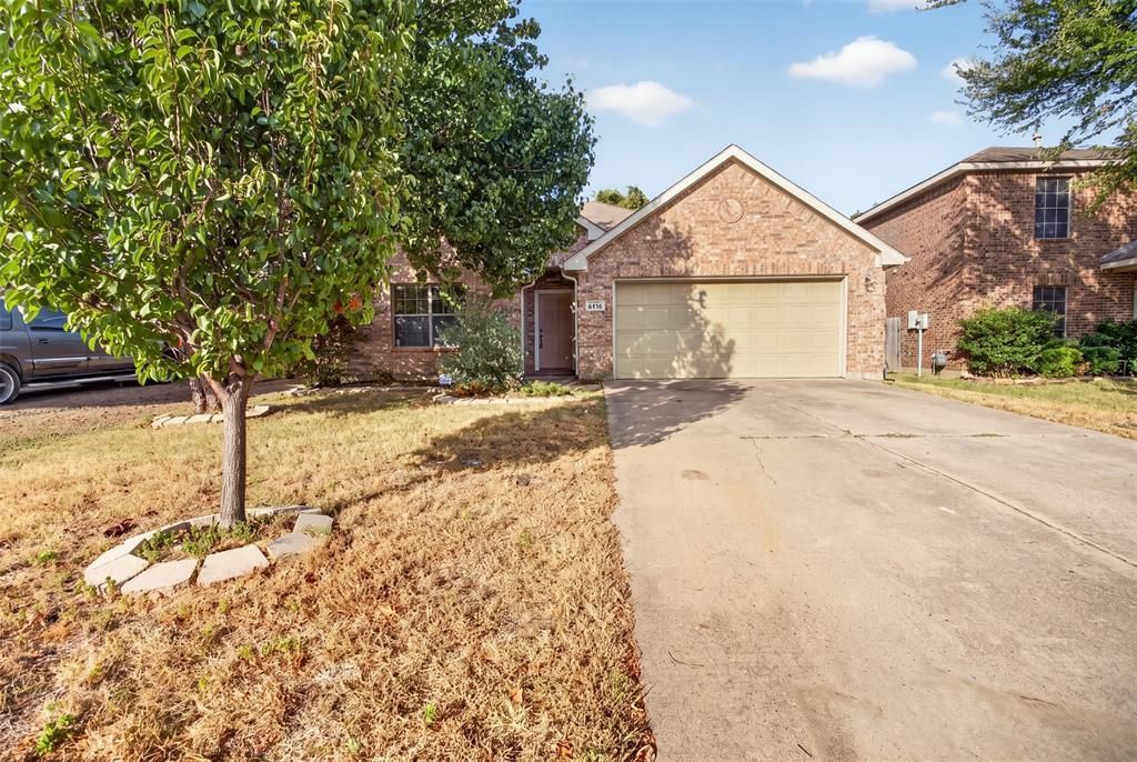 5916 Crestview Drive, Grand Prairie
