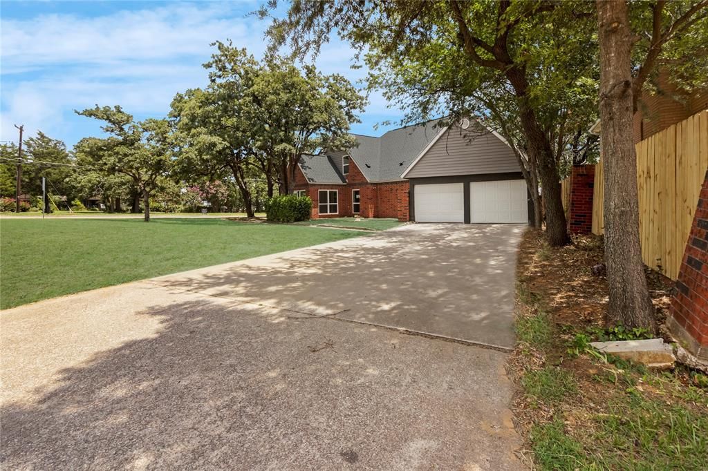 6112 W Poly Webb Road, Arlington