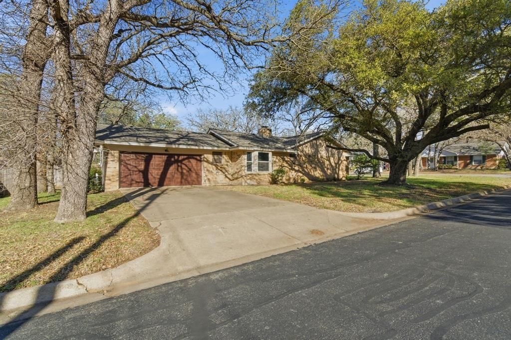 1760 Acorn Lane, Hurst