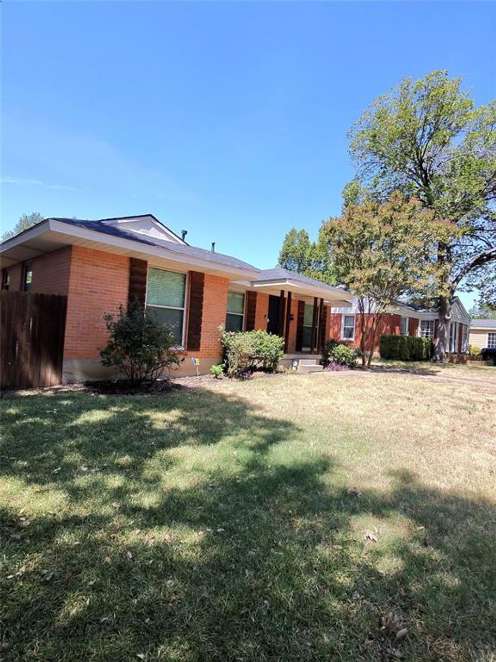 3241 S Edgefield Avenue, Dallas