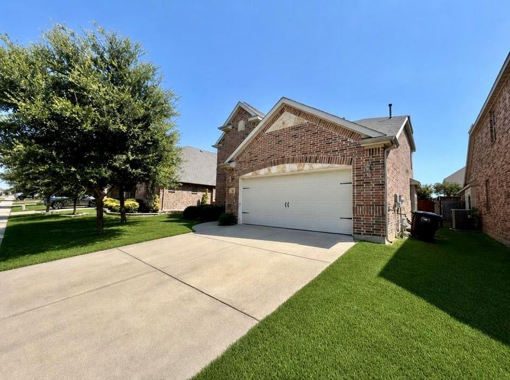 928 Albany Drive, Fort Worth