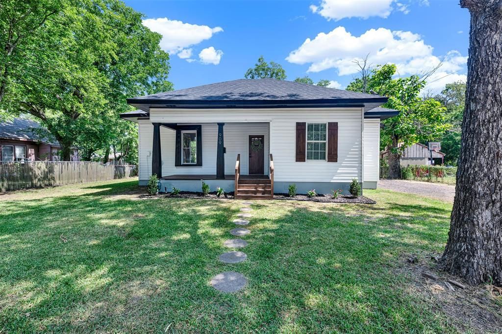 909 E High Street, Terrell