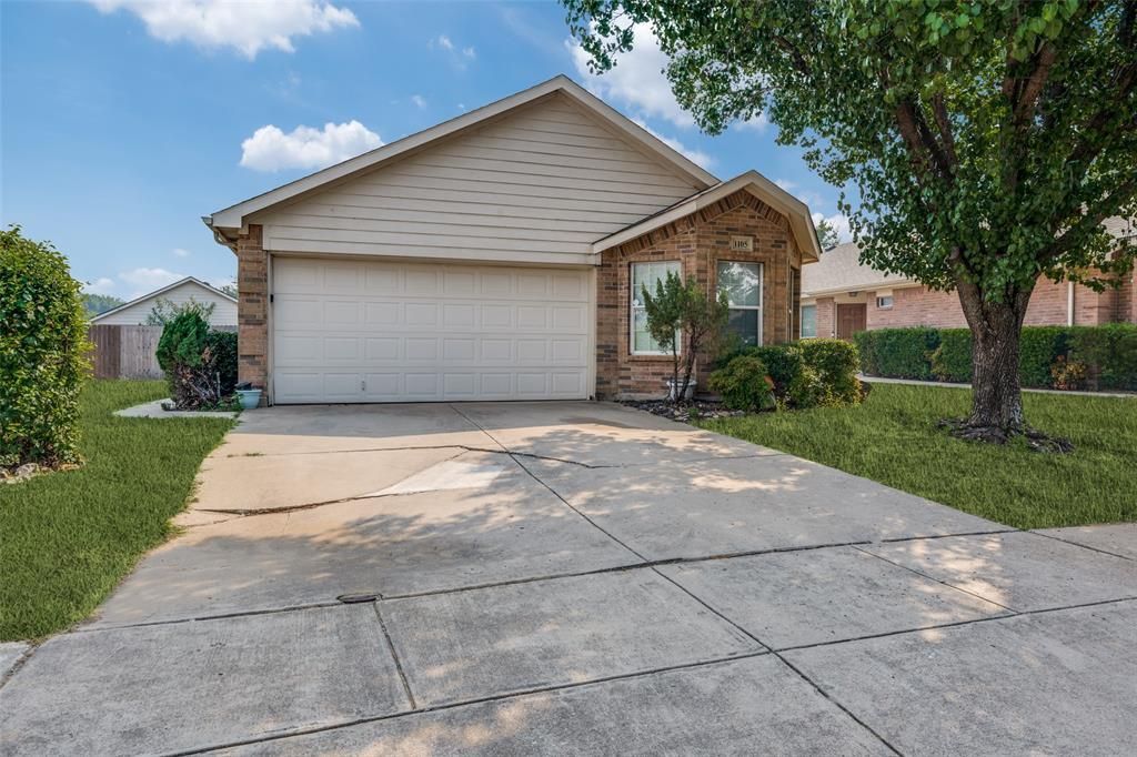 1105 Cottonwood Drive, Crowley