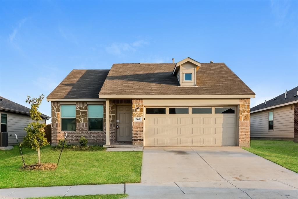 305 Dry Canyon Way, Fort Worth