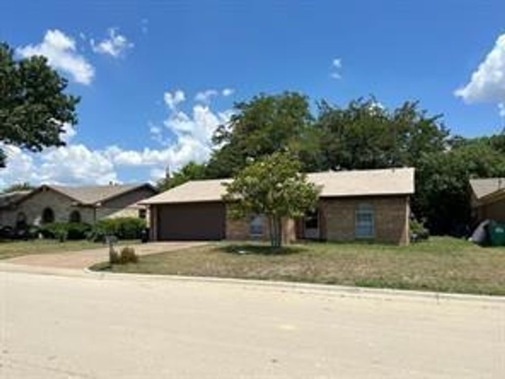 1226 Crescent Street, Denton