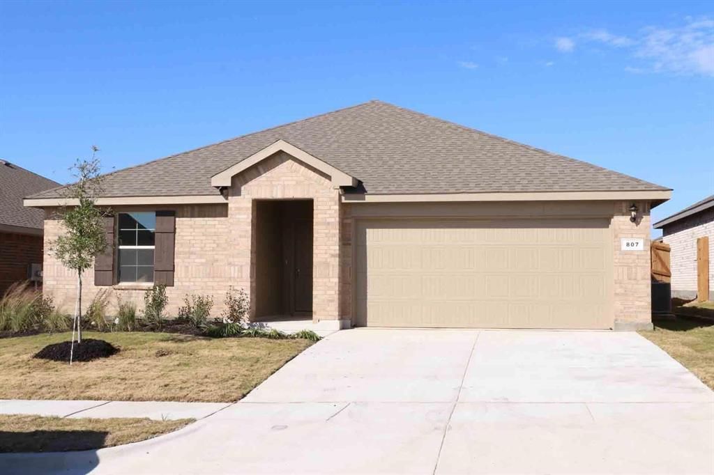 807 Wolf Creek Drive, Cleburne
