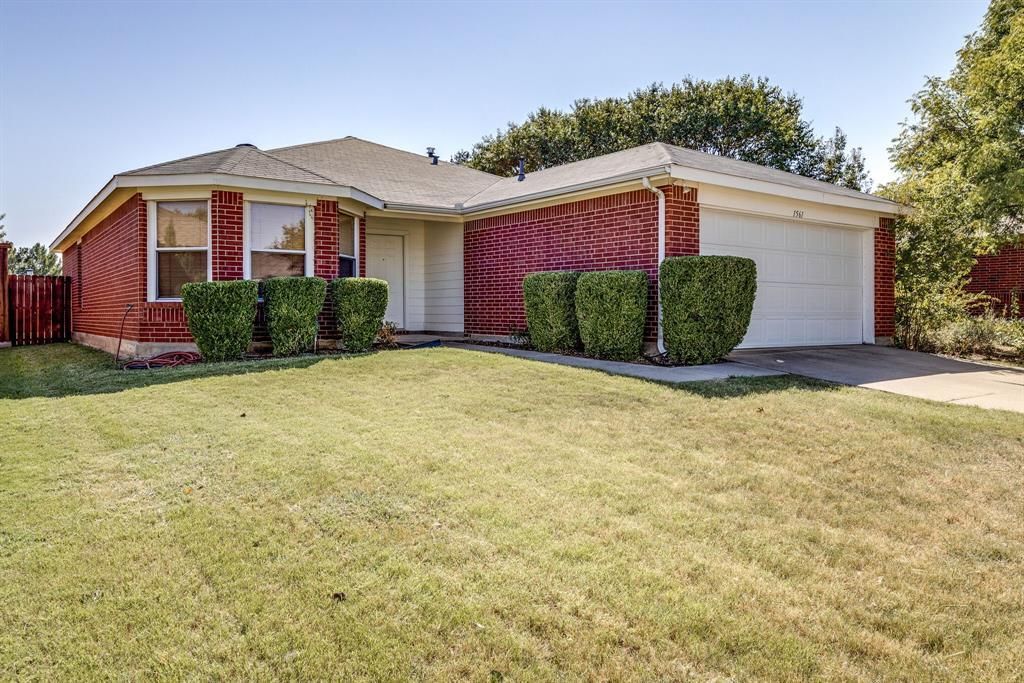 1561 Knottingham Drive, Little Elm