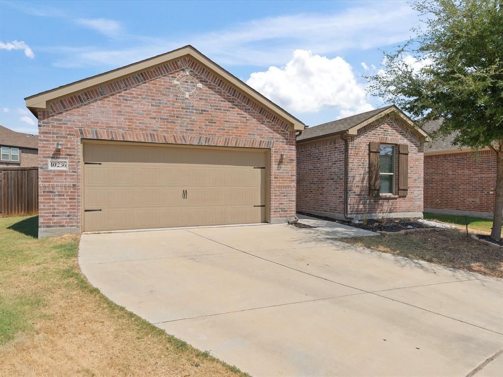 10236 Fox Springs Drive, Fort Worth