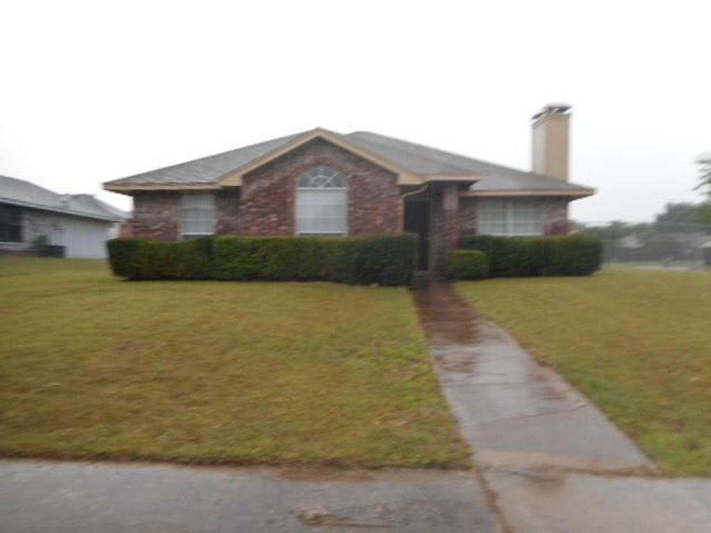 1105 Rosewood Lane, Lancaster