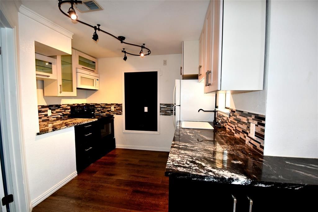 3121 Sondra Drive 204, Fort Worth