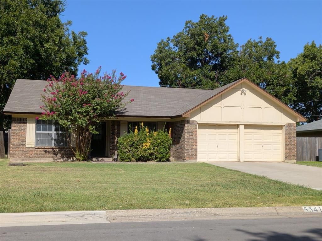 5541 Wood View Street, North Richland Hills