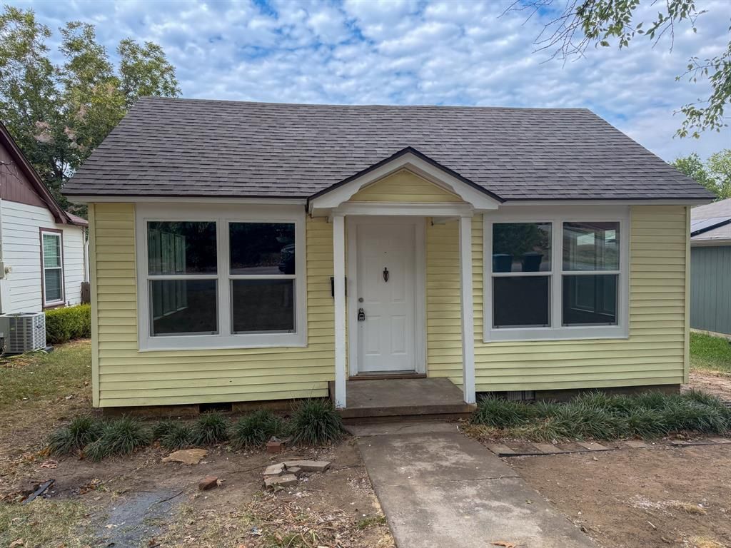 1527 W Gandy Street, Denison