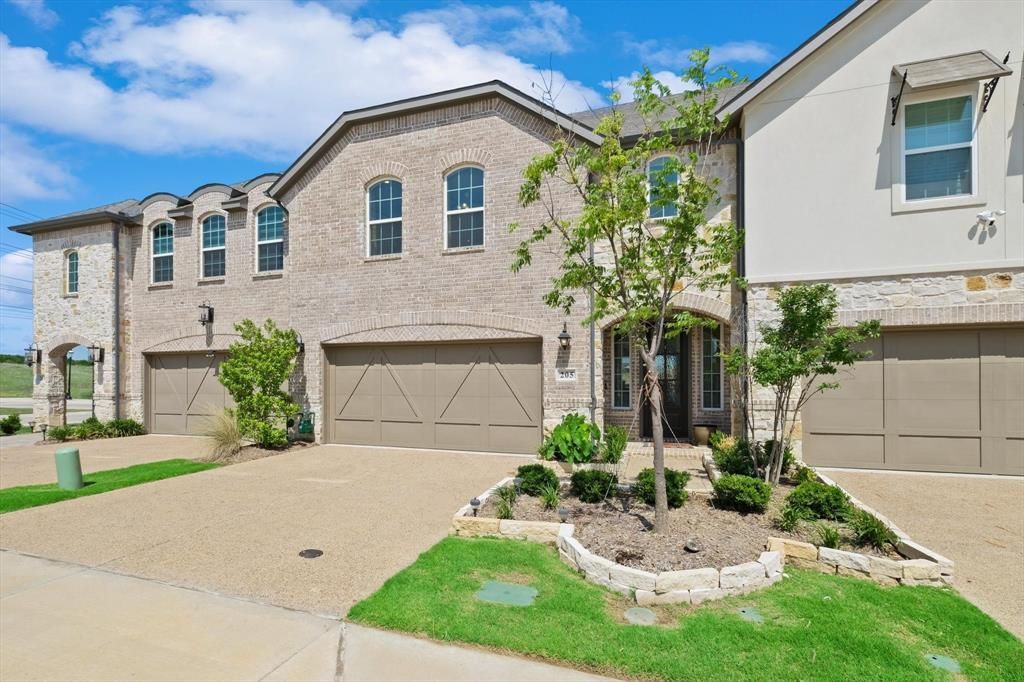 205 Somerset Drive, Lewisville