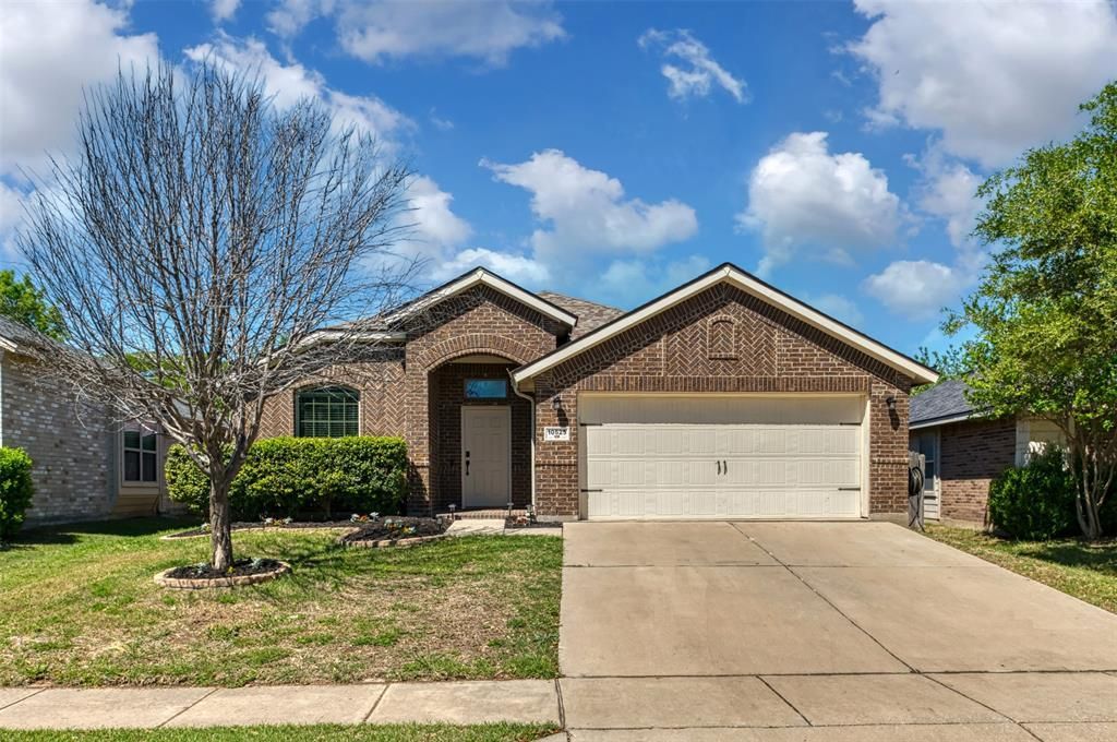 10525 Turning Leaf Trail, Fort Worth