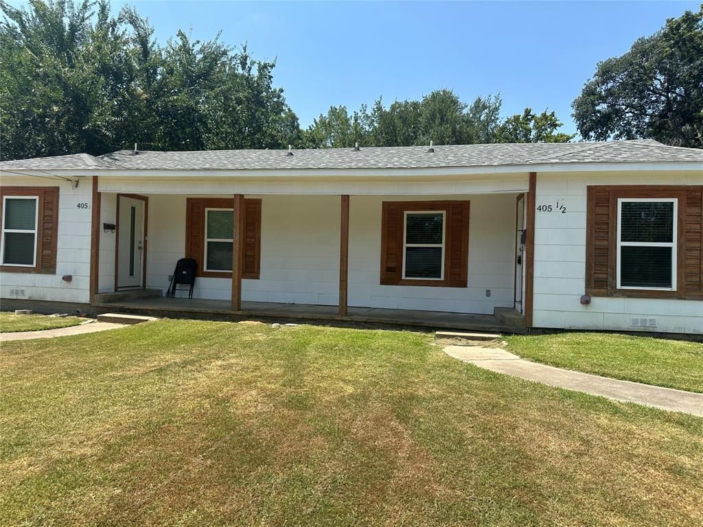 405 Maple Drive, Terrell