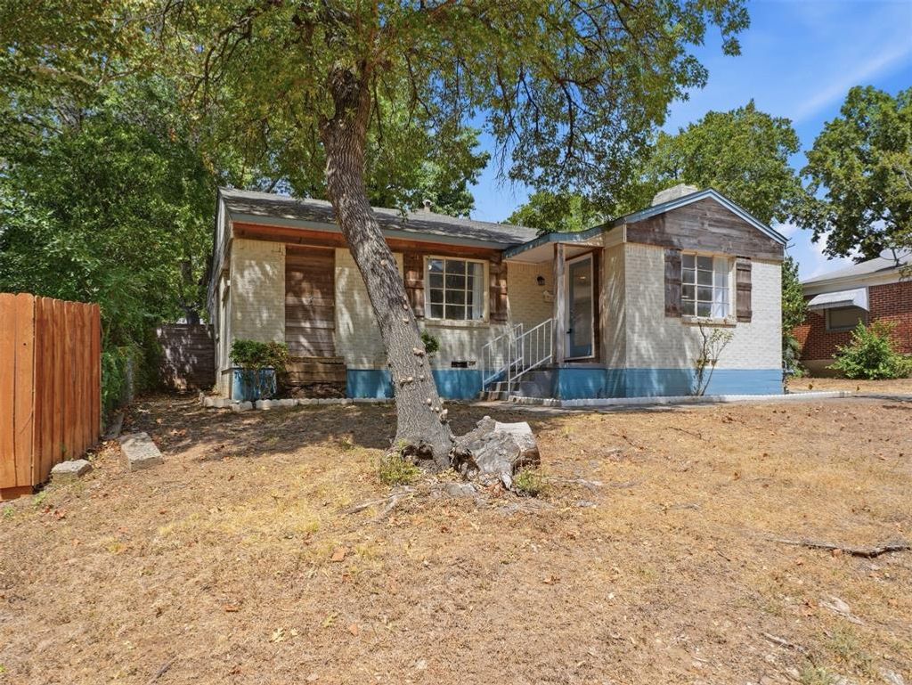 911 Reverchon Drive, Dallas