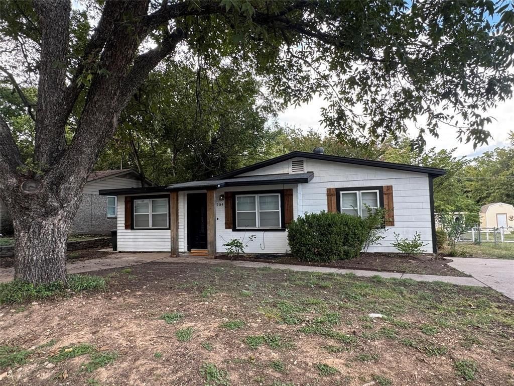204 Live Oak Lane, Weatherford