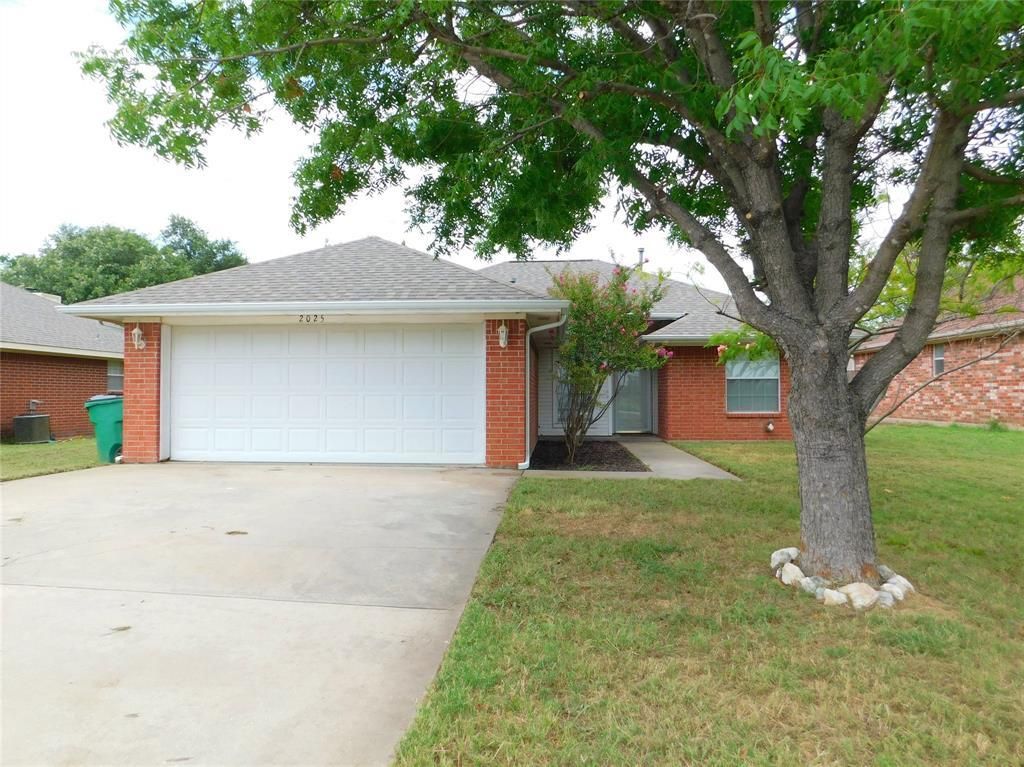 2025 Duck Creek Road, Sanger