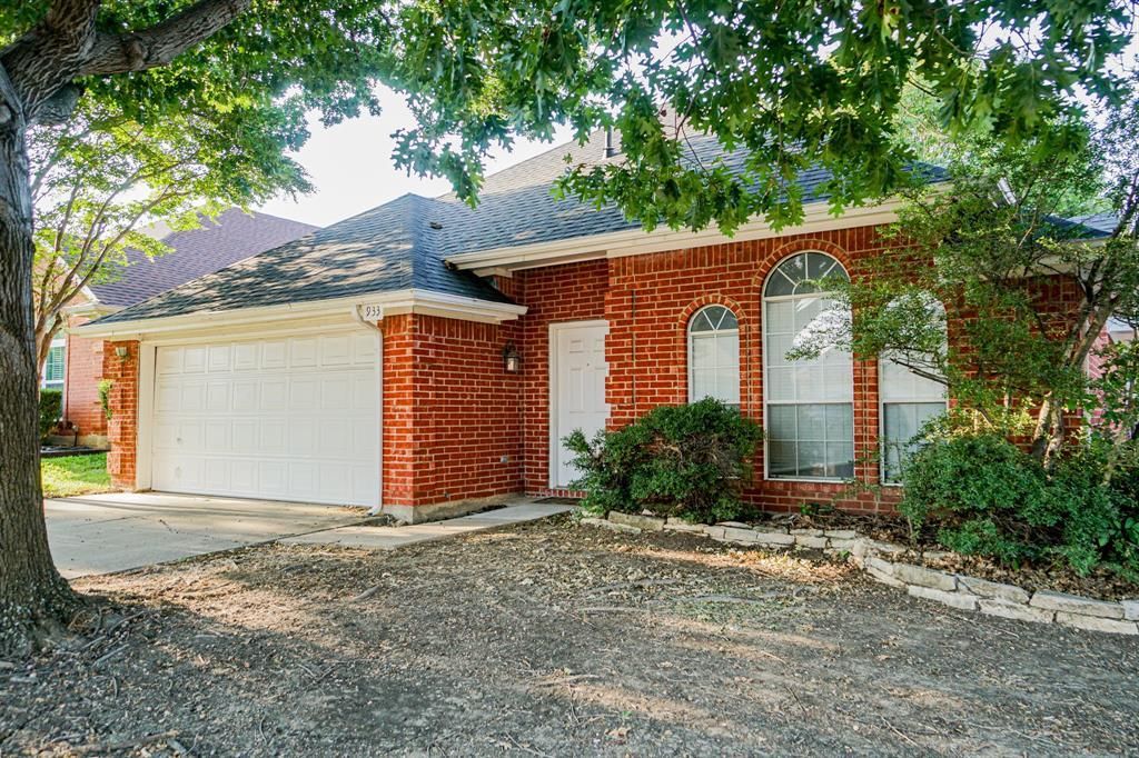 933 Blossomwood Court, Arlington