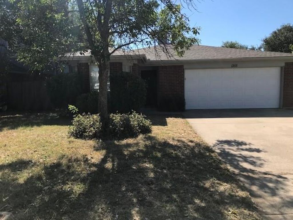 1355 Lincolnshire Way, Fort Worth