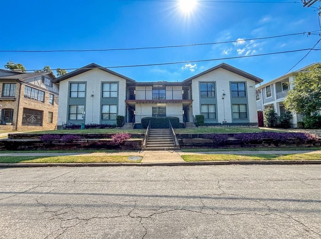 808 Blaylock Drive 202, Dallas