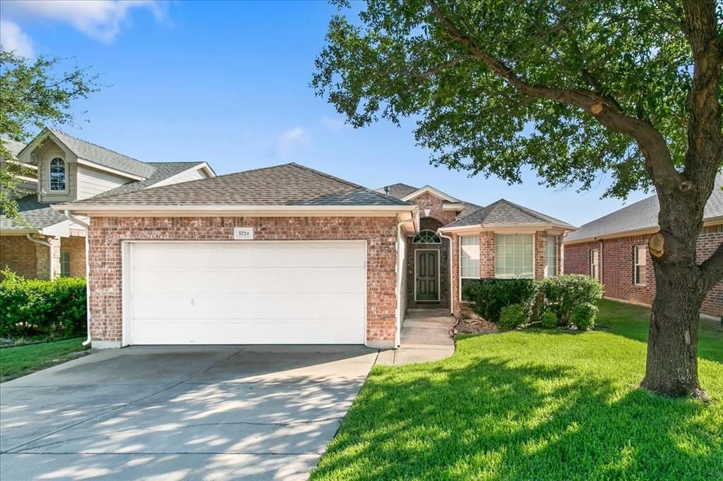 5724 Minnow Drive, Fort Worth