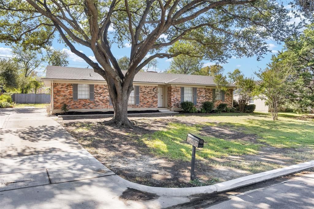 3170 Golfing Green Drive, Farmers Branch