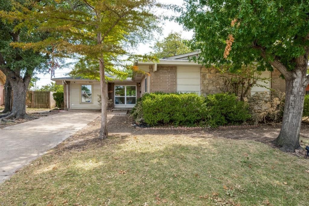 2314 Briarwood Lane, Carrollton