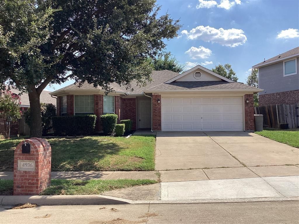 4936 Happy Trail, Fort Worth