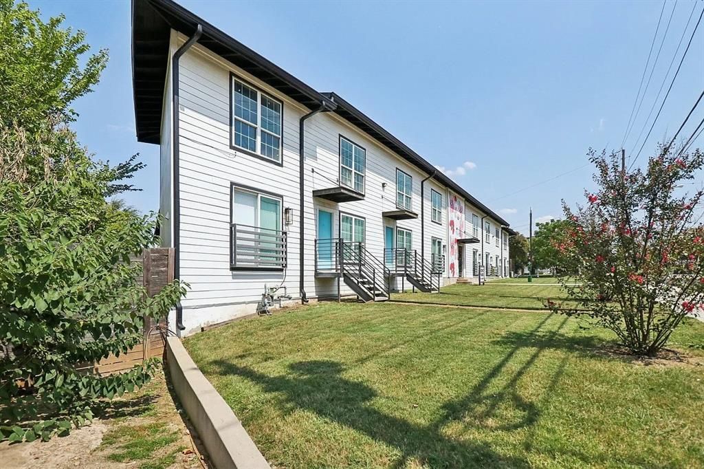 321 E 8th Street 206, Dallas
