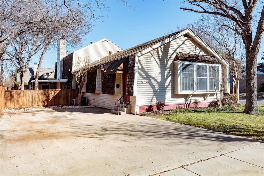 5700 Pershing Avenue, Fort Worth