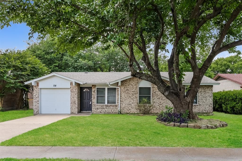 738 Lisa Lane, Cedar Hill