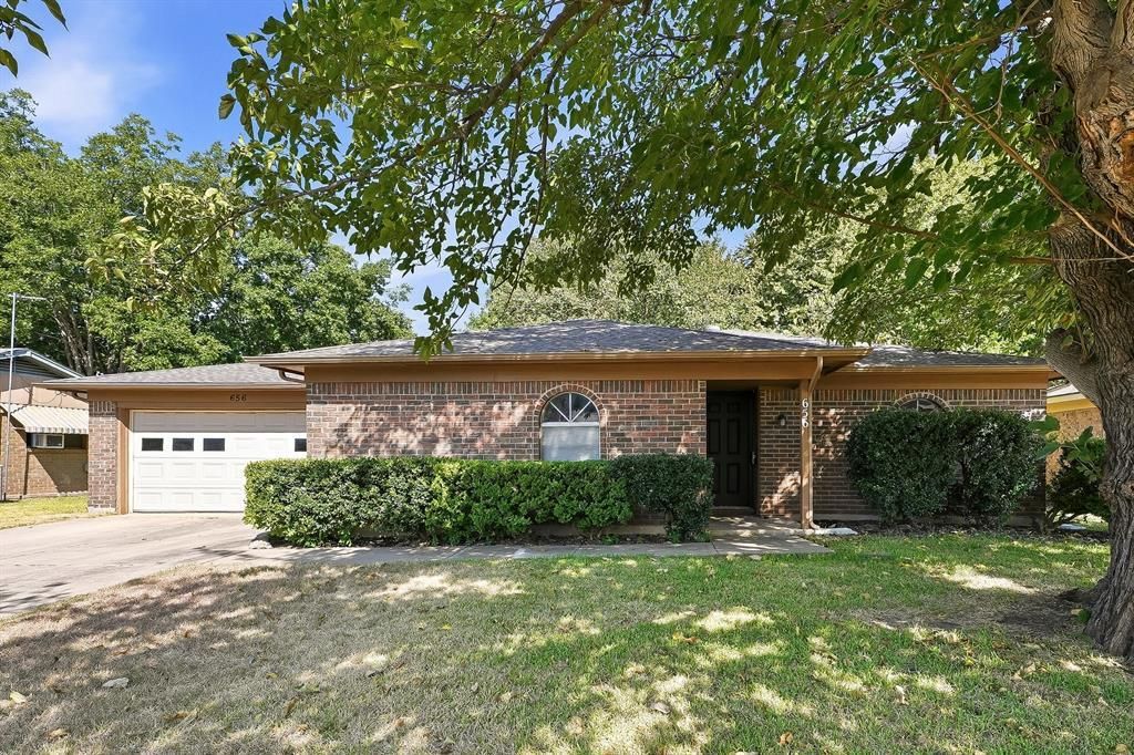 656 Sue Ann Lane, Burleson