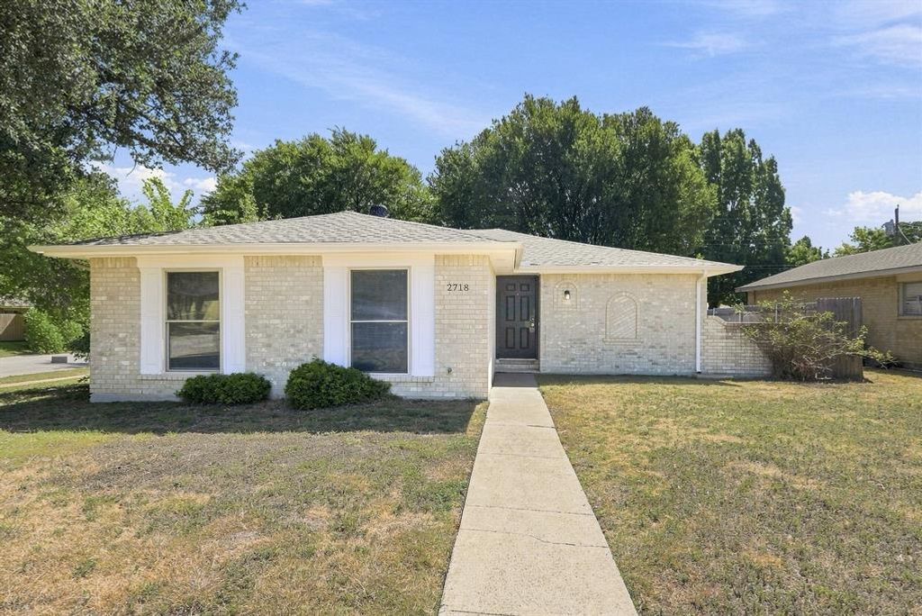 2718 Oakmont Drive, Lancaster