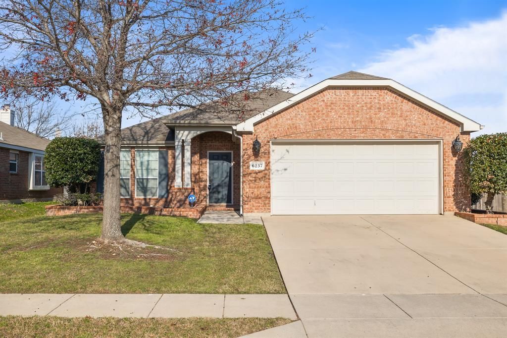 6237 Chalk Hollow Drive, Fort Worth