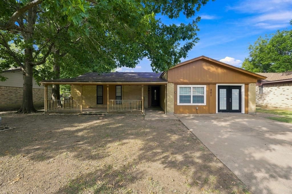 301 Suzanne Terrace, Burleson