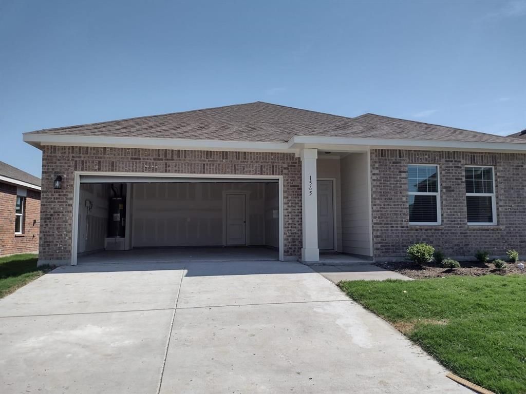 1565 Shadow Hawk Drive, Fort Worth
