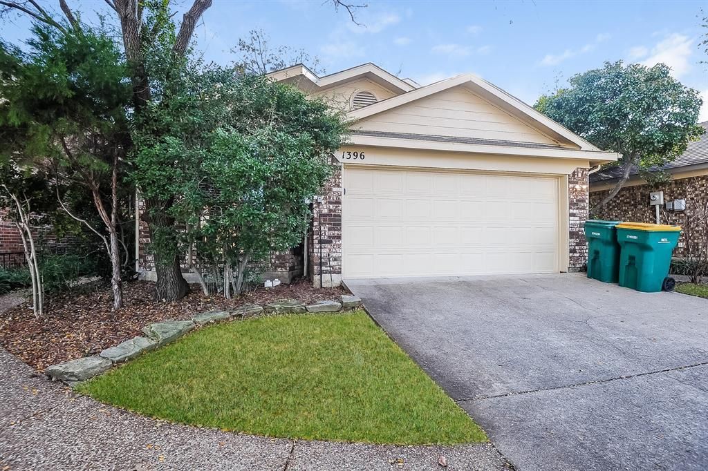 1396 Chinaberry Drive, Lewisville