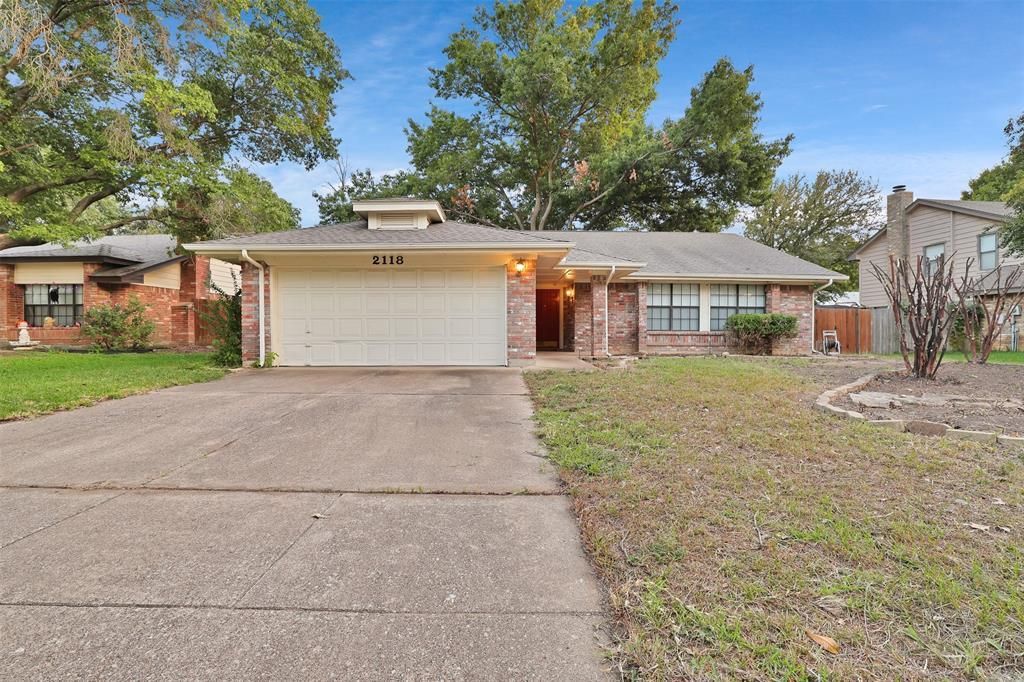 2118 Churchill Downs Drive, Arlington