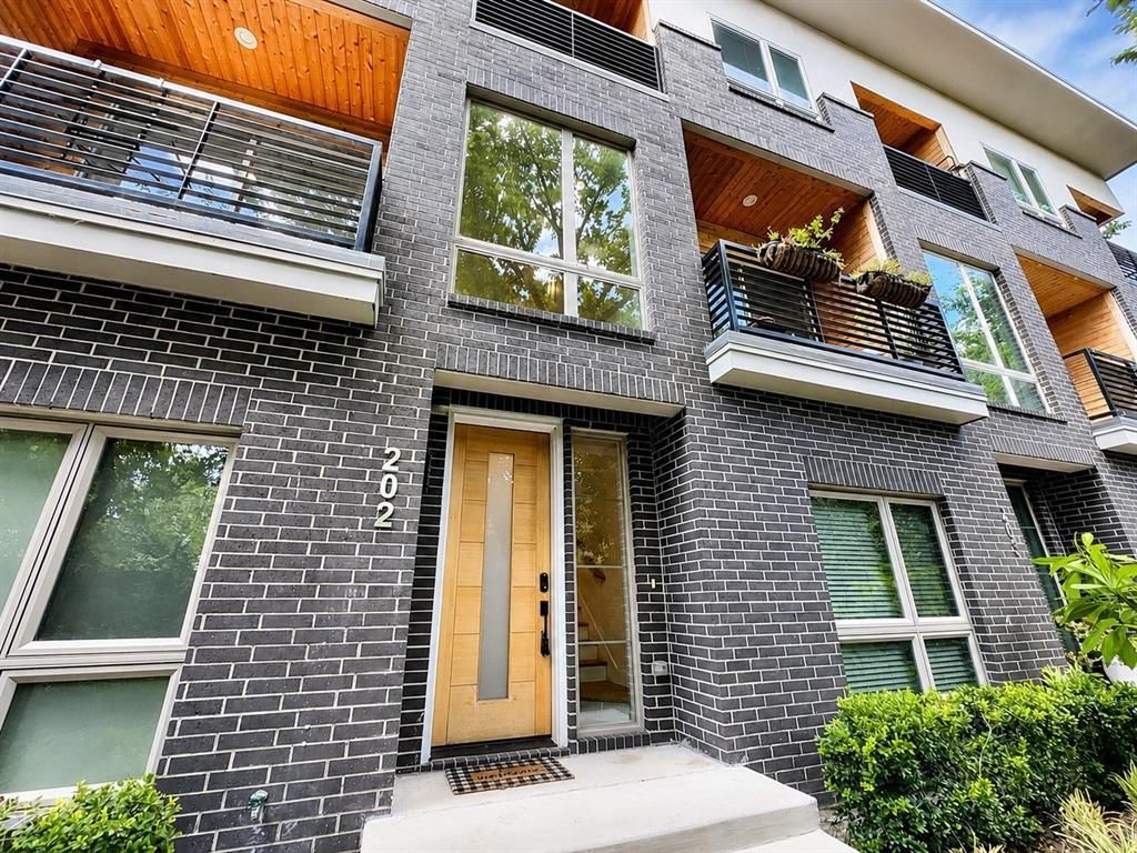 2620 Valley View Lane 202, Farmers Branch