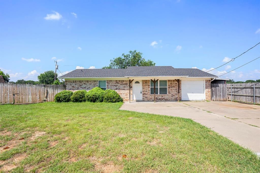 826 Meadowlark Circle, Granbury