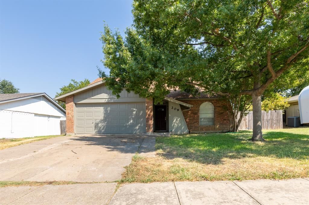 209 Pebblebrook Street, Arlington
