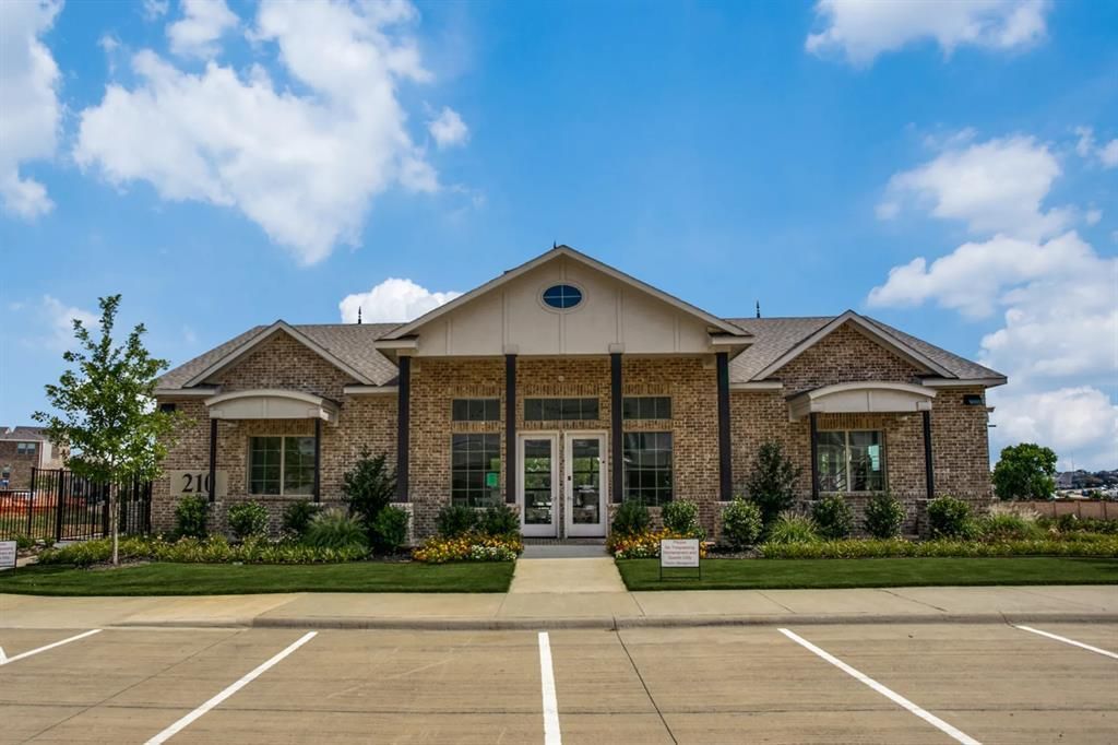 935 Ponds Edge Lane, Euless