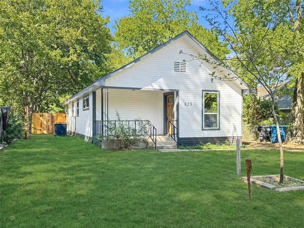 825 W Nelson Street, Denison