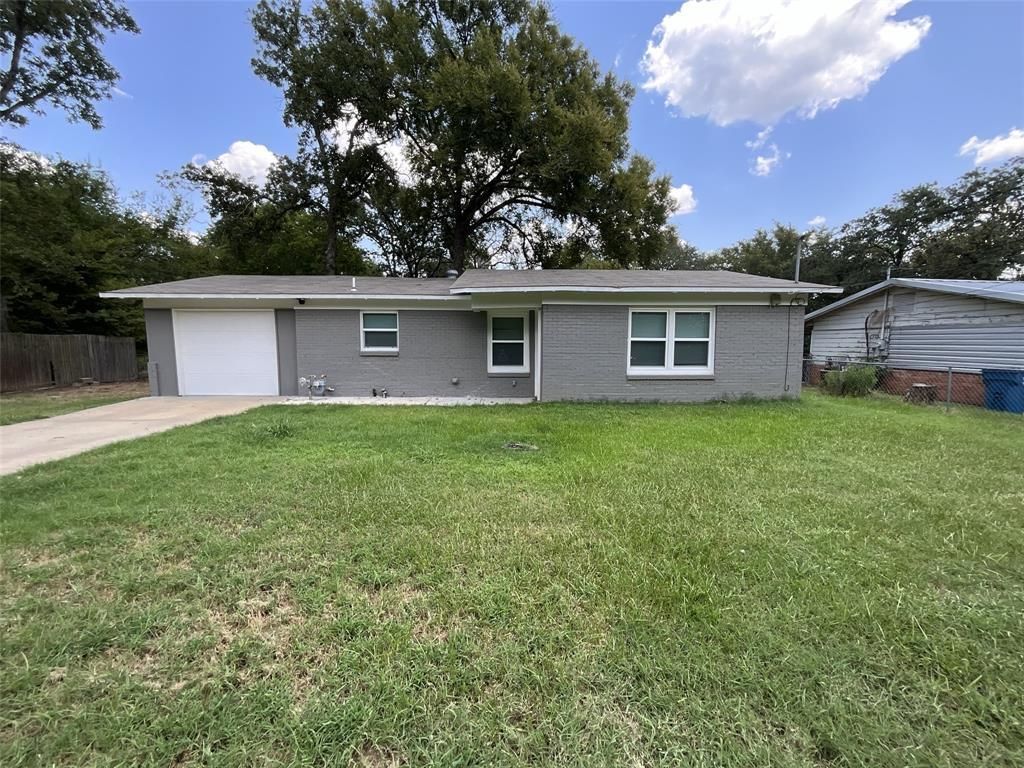 608 N Cedar Street, Malakoff